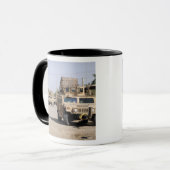 Humvees Verhaltenssicherheit während einer Patroui Tasse (Vorderseite Links)