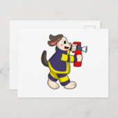 Hund als Feuerwehrmann mit Feuerlöscherin Postkarte (Vorne/Hinten)
