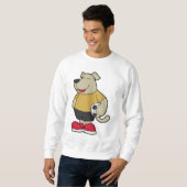 Hund als Fußballspieler mit Fußball Sweatshirt (Vorne ganz)