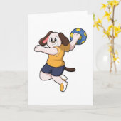 Hund als Handballspieler mit Handball Karte (Gelbe Blume)