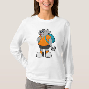 Hund als Hiker mit Rucksack T-Shirt