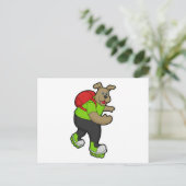 Hund als Skater mit Inline-Skaten und Rucksack Postkarte (Stehend Vorderseite)