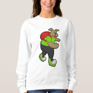 Hund als Skater mit Inline-Skaten und Rucksack Sweatshirt