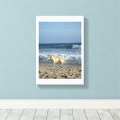 Hund am Strand Leinwanddruck (Insitu (Holzboden))