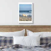 Hund am Strand Leinwanddruck (Insitu (Schlafzimmer))
