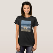 Hund am Strand T-Shirt (Vorne ganz)