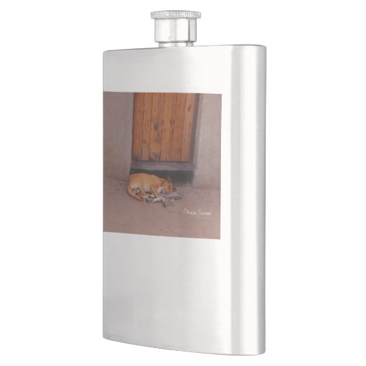 Hund an der Erholung Flachmann (Links)