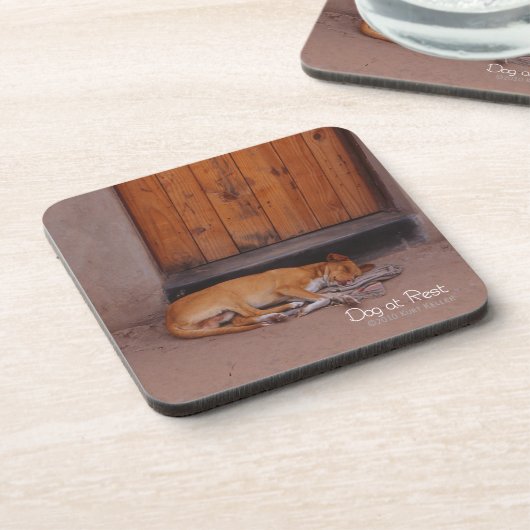 Hund an der Erholung Getränkeuntersetzer (Linke Seite)