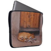 Hund an der Erholung Laptopschutzhülle (Vorne Rechts)