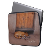 Hund an der Erholung Laptopschutzhülle (Vorderseite Links)