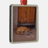 Hund an der Erholung Ornament Aus Metall (Rechts)