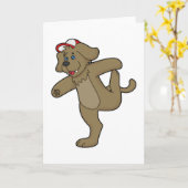 Hund an der Yoga-Fitness Karte (Gelbe Blume)