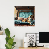 Hund auf Bett Poster (Heimbüro)