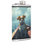 Hund auf Boot im Ozean während Regen Flachmann (Rechts)