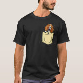 Hund auf dem Basset im Pocket Puppy T-Shirt (Vorderseite)