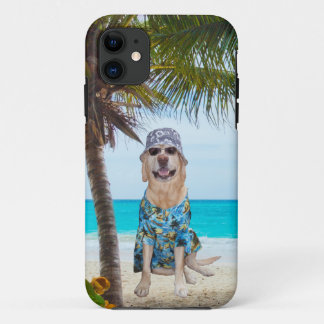 Hund auf dem Strand im hawaiischen Shirt Case-Mate iPhone Hülle