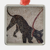 Hund auf einer Leine, von Pompeji Silbernes Ornament (Vorne)
