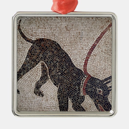 Hund auf einer Leine, von Pompeji Silbernes Ornament (Vorne)