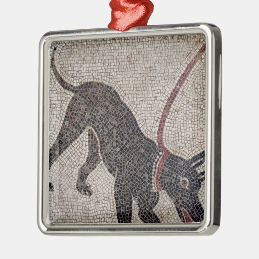 Hund auf einer Leine, von Pompeji Silbernes Ornament (Links)