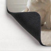Hund auf Matte mit Kunststoffente Mousepad (Ecke)