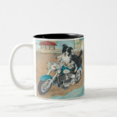 Hund auf Motorrad Zweifarbige Tasse (Links)