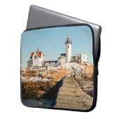 Hund Bar Lighthouse entlang der Küste des Ozeans Laptopschutzhülle (Vorderseite Links)