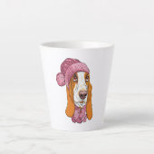 Hund Basset Hound Rasse in Strickhut Milchtasse (Vorderseite)