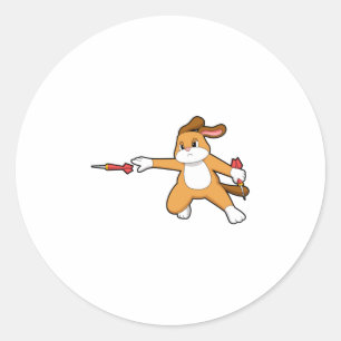 Hund bei Darts mit Dart.PNG Runder Aufkleber