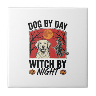 Hund bei Tag, Hexe bei Nacht Vintage Halloween Hun Fliese