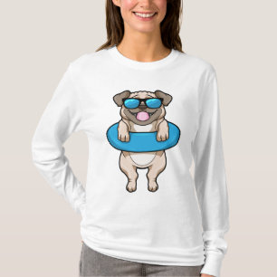 Hund beim Baden mit Schwimmring T-Shirt