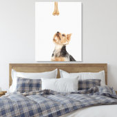 Hund, der auf den Knochen schaut Leinwanddruck (Insitu (Schlafzimmer))