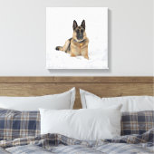 Hund der deutschen Schäferhunde in Schneekanonen Leinwanddruck (Insitu (Schlafzimmer))
