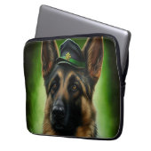 Hund der Deutschen Schäferhunde in St. Patrick's D Laptopschutzhülle (Vorderseite Links)