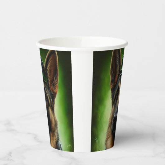 Hund der Deutschen Schäferhunde in St. Patrick's D Pappbecher (Links)