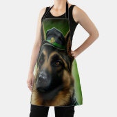 Hund der Deutschen Schäferhunde in St. Patrick's D Schürze (InSitu)