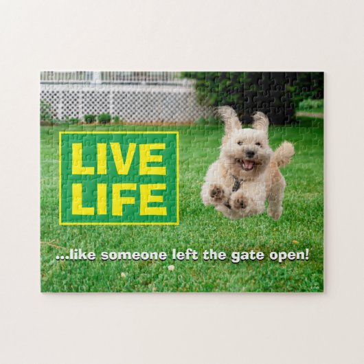 Hund, der in Hof läuft Puzzle (Horizontal)