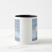 Hund, der in Wasser am Strand läuft Tasse (Zentrum)