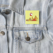 Hund, der mit Ball-T-Shirts und Geschenken spielt Button (Beispiel)