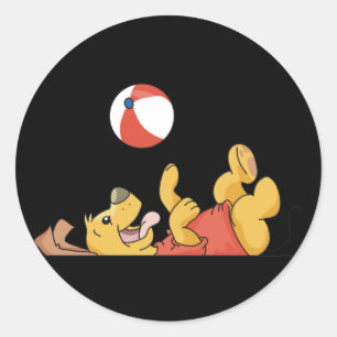 Hund, der mit Ball-T-Shirts und Geschenken spielt Runder Aufkleber