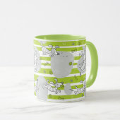 Hund, der Musterhintergrund spielt Tasse (VorderseiteRechts)