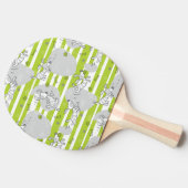 Hund, der Musterhintergrund spielt Tischtennis Schläger (Seitenansicht)