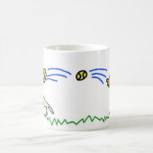 Hund folgt die Bahn eines Balls Kaffeetasse (Mittel)