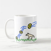 Hund folgt die Bahn eines Balls Kaffeetasse (Links)