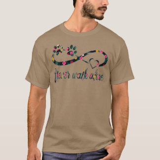 Hund geht nie allein zu Fuß Hund lange Blume T-Shirt