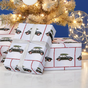 Hund im alten Auto mit Weihnachtsbaum Geschenkpapier