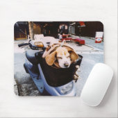 Hund im Korb des Motorroller Mousepad (Mit Mouse)