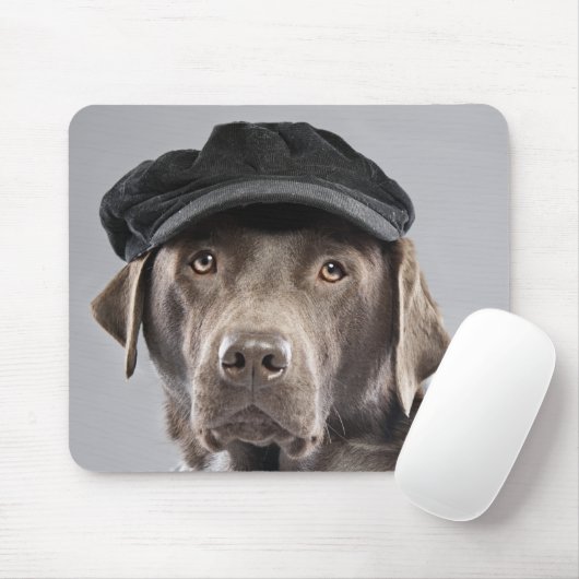 Hund in der Strickjacke und in der Kappe Mousepad (Mit Mouse)