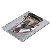 Hund in der Strickjacke und in der Kappe Notizblock (Linke Seite)