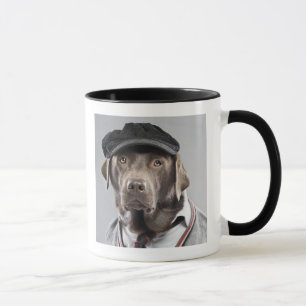 Hund in der Strickjacke und in der Kappe Tasse