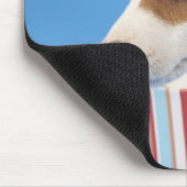 Hund in einer Geschenkboxen Mousepad (Ecke)